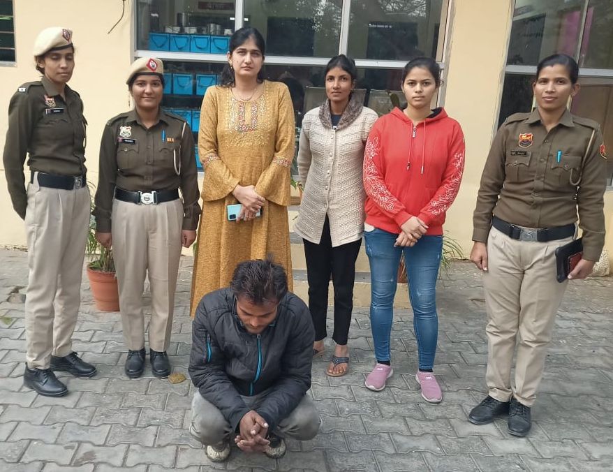 गुरुग्राम पुलिस द्वारा 03 मनचलों को सिखाया सबक।*